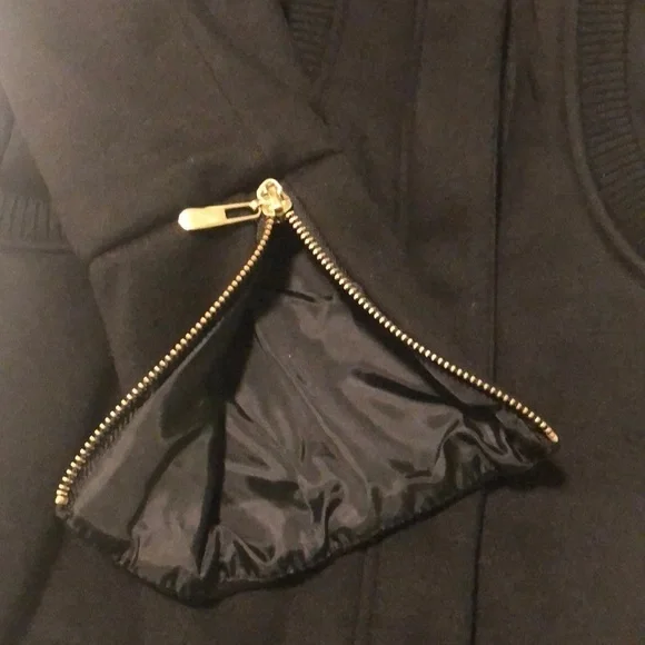 Warm zip up jacket in black with hoodie - Picture 8 of 8